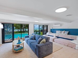 Télévision, table de tennis de table