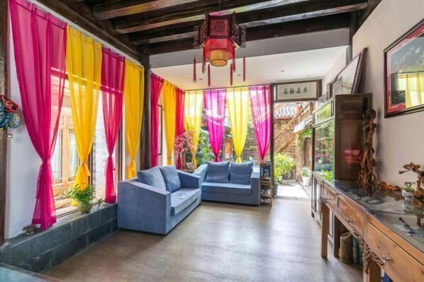 Lobby lounge - Lijiang Blue Stone Inn (Lijiang)