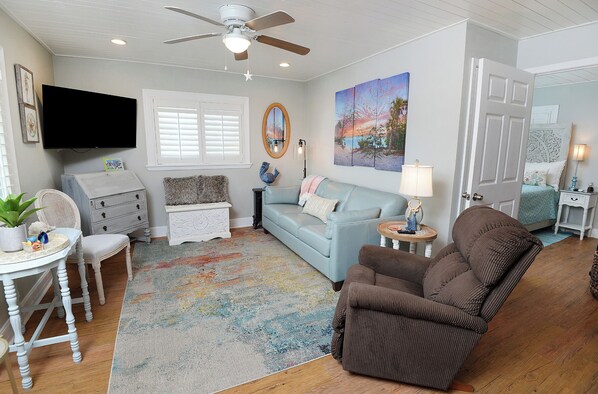 Smart TV - Cozy 1-bedroom condo with WiFi, AC in peaceful Panama City Beach (Panama City Beach)