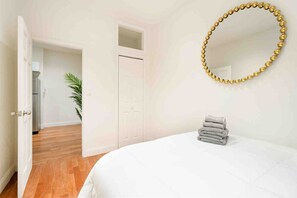 2 bedrooms, desk, iron/ironing board, travel crib