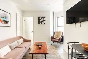 Smart TV - A Gem in Lower East Side (New York)