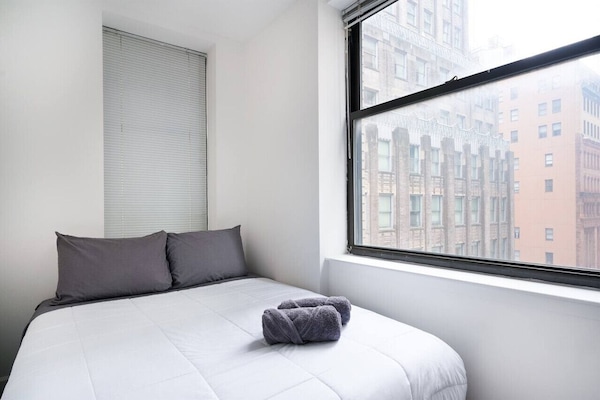 2 bedrooms, desk, iron/ironing board, WiFi