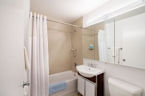 Hair dryer, towels - Spacious NYC Home Fast Elevators Gym access (New York)