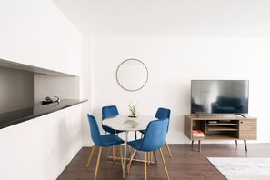 Dining - Spacious NYC Home Fast Elevators Gym access (New York)