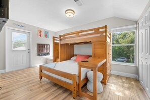 3 bedrooms, in-room safe, desk, iron/ironing board - Charming 3-Bedroom Tropical Retreat with Private Salt Water Pool (Palm Bay)