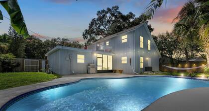 Charming 3-Bedroom Tropical Retreat with Private Salt Water Pool