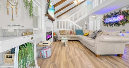 Charming 3-bedroom house with WiFi and AC in lovely Palm Bay