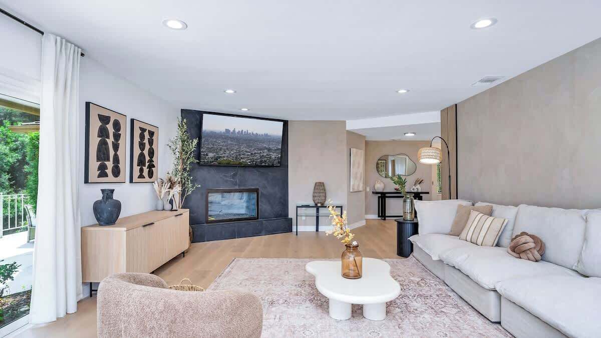 Fernseher, Kamin, Tischfußball, Arbeitsbereiche