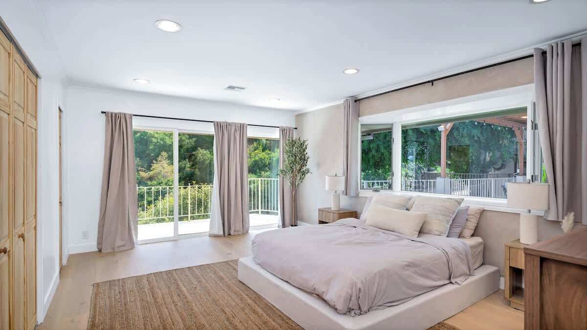 4 室のベッドルーム、デスク、アイロン / アイロン台、WiFi (無料)