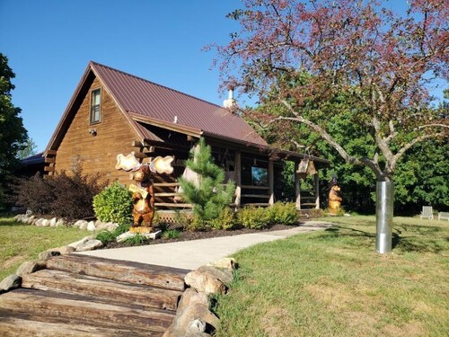 3 BR Cabin on 80 Acres with Hiking, ATV, Horse Trails WiFi, AC, Fishing Pond