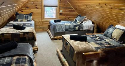 3 BR Cabin on 80 Acres with Hiking, ATV, Horse Trails WiFi, AC, Fishing Pond