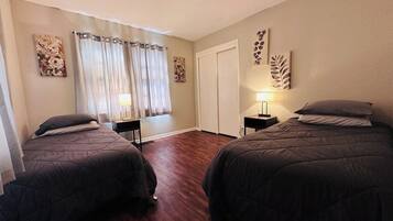 3 bedrooms, iron/ironing board, WiFi, bed sheets