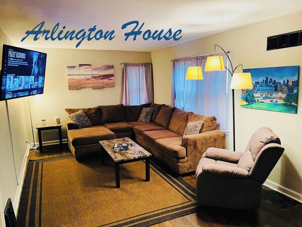 Télévision, jeux vidéo, livres, espaces bureaux