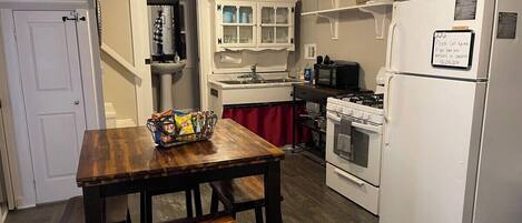 Refrigerador, microondas, horno, placa de cocina