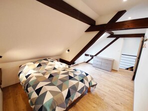 2 quartos, berço de viagem, Wi-Fi, roupa de cama