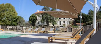 Gîtes au Château de Servanches, Dordogne, 20 Personnes, Piscine & Nature