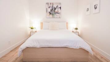 3 habitaciones, tabla de planchar con plancha, wifi y ropa de cama