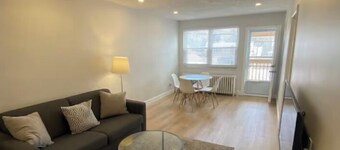 Lakeshore 2 Bedroom Apartment in Port Credit, Mississauga.