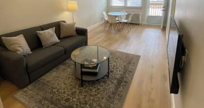 Lakeshore 2 Bedroom Apartment in Port Credit, Mississauga.