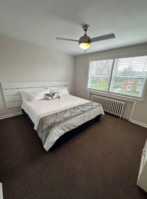 2 slaapkamers, een strijkplank/strijkijzer, wifi, beddengoed