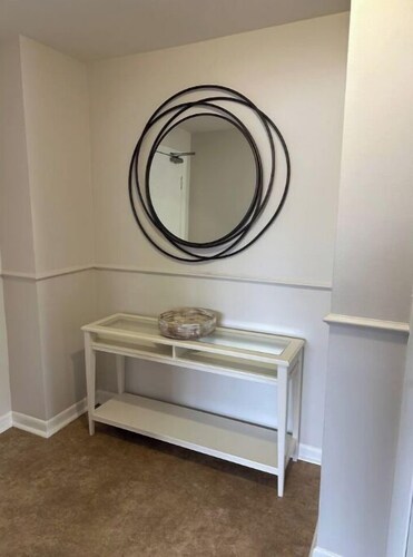 2 Bedroom Apartment steps to downtown Burlington and waterfront.