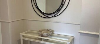 2 Bedroom Apartment steps to downtown Burlington and waterfront.