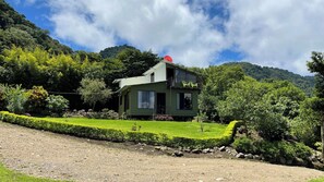 Fachada de la propiedad