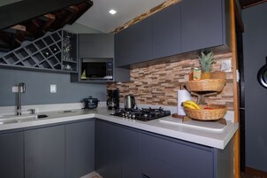 经典别墅, 山景 | 私人厨房 | 冰箱、微波炉、烤箱、炉灶