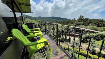 Classic Villa, Mountain View | Balcony