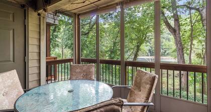 Hideaway~Luxury Lakeview Condo~Pools~HotTub~Pointe Royale Resort