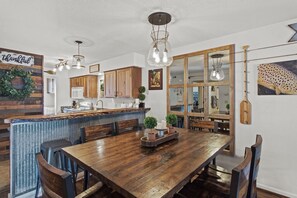 Dining - KamAlot Kottage~Luxury Lakeview Condo~Pointe Royale Resort~Pools (Branson)