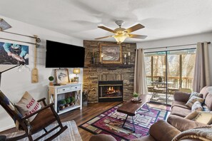 Smart TV, fireplace