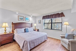 2 bedrooms, desk, iron/ironing board, travel crib