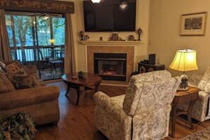 Una Smart TV, una chimenea