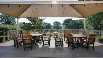 تناول الطعام بالخارج