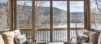 Tranquility~Luxury Lakefront Condo~Pools~HotTub