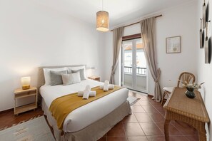 3 chambres, fer et planche à repasser, lit de bébé portatif