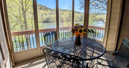 Vibrations~Luxury Lakefront Condo~Pointe Royale Resort~Pools/HotTub