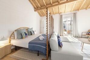 4 bedrooms, iron/ironing board, travel crib, internet