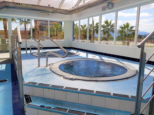 Pool - MAXIMUM EQUIPMENT. IDEAL RELAXATION FOR COUPLES OR FAMILIES. BY THE SEA... (Tavernes de la Valldigna)