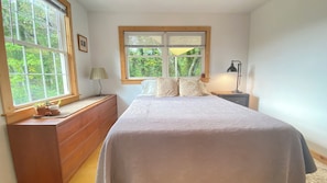 2 habitaciones, tabla de planchar con plancha y cuna de viaje
