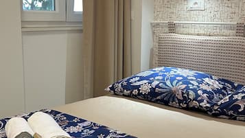 1 habitación, tabla de planchar con plancha, wifi gratis y ropa de cama