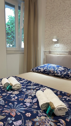 1 slaapkamer, een strijkplank/strijkijzer, gratis wifi, beddengoed