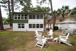 Outdoor dining - Two Unit Duplex-2m Beach Walk (Hilton Head Island)