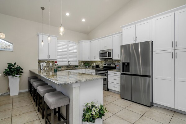 Fridge, microwave, oven, stovetop - Decompress and Rejuvenate in Your Private Oasis. Pet-Friendly & Heated Pool
(Naples)