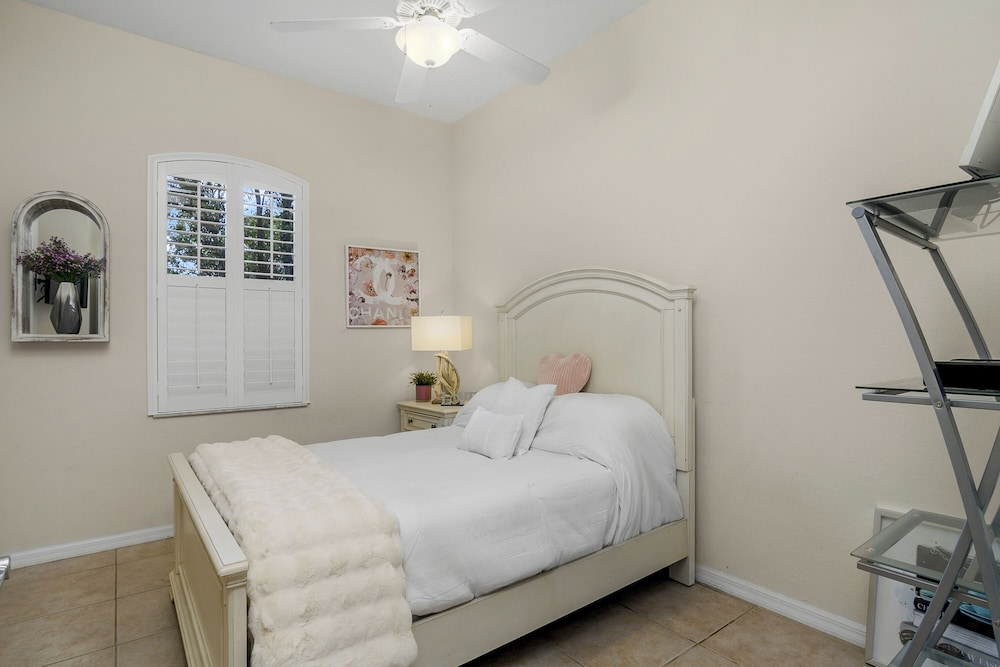 and Rejuvenate in Your Private Oasis. PetFriendly & Heated