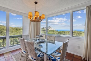 Dining - 3 bedroom, 3 bathroom, end unit on the 2nd floor with an outdoor community pool (Fernandina Beach)