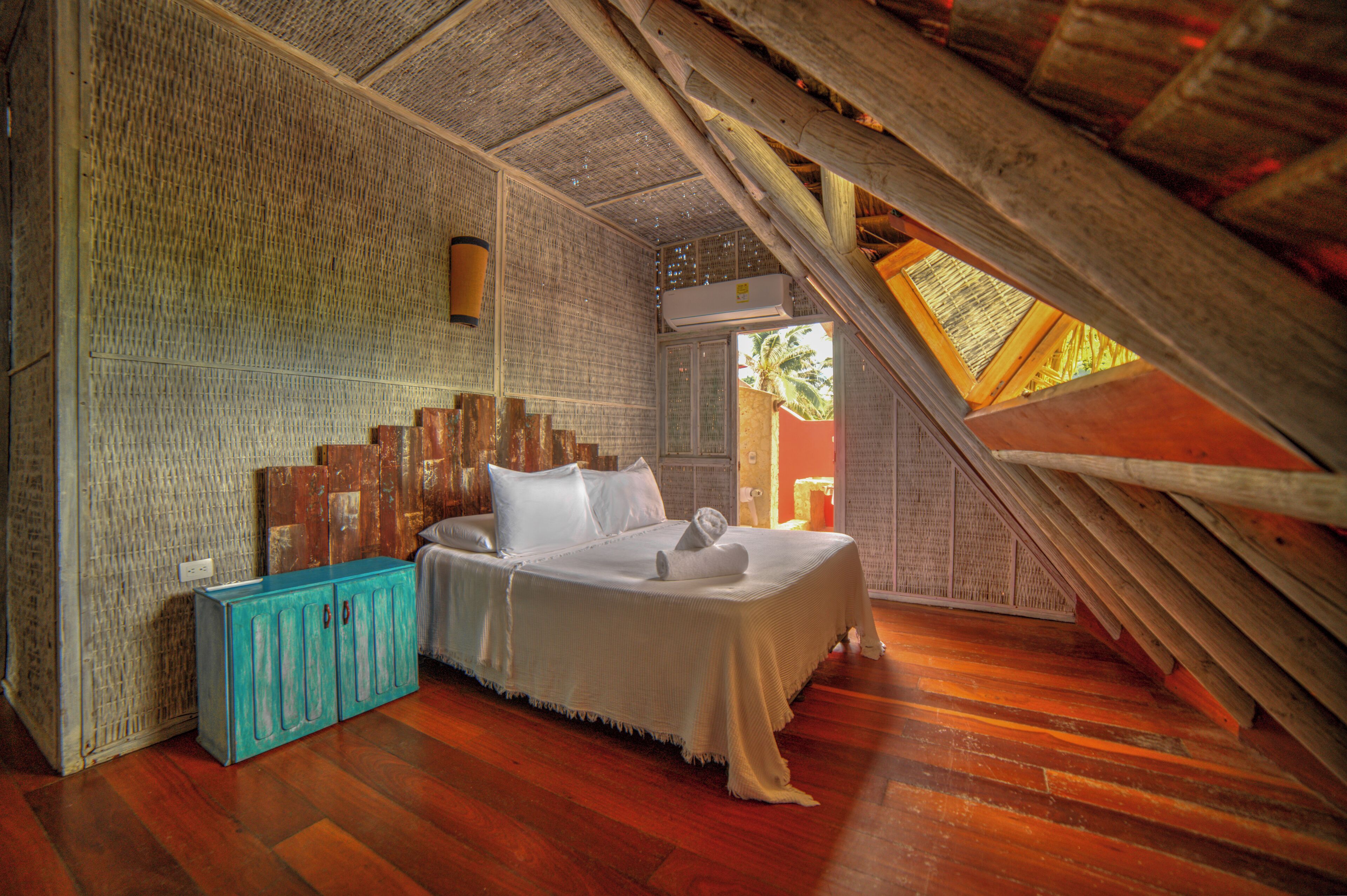 高档床上用品、客房内保险箱、熨斗/熨板、免费 WiFi