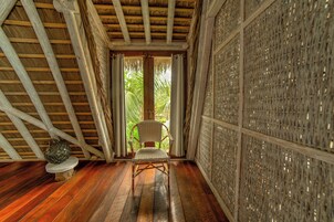 高档床上用品、客房内保险箱、熨斗/熨板、免费 WiFi