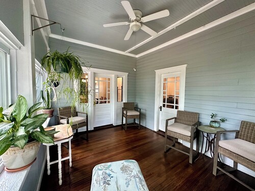 1910 on Route 66 is a Charming historic 2 bedroom 2 bath home, close to downtown